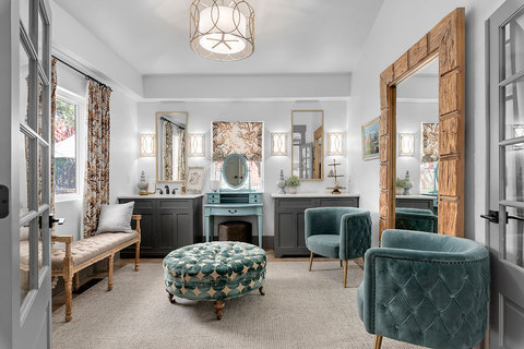 Weddings at The Gathering Place - brides room 