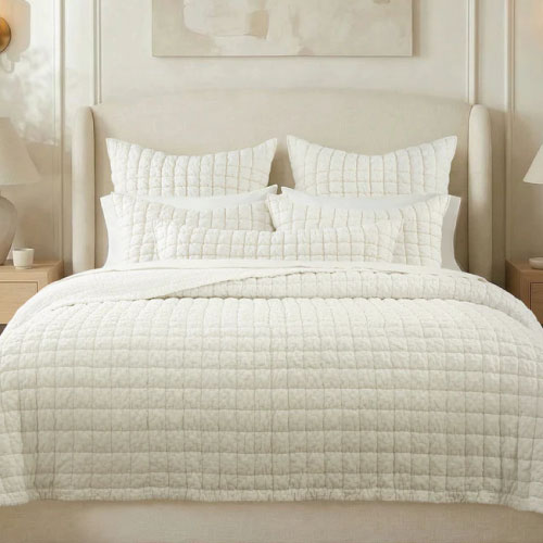 QUILTS, PILLOWS & THROWS SALE <BR>LAYERS BEDDING