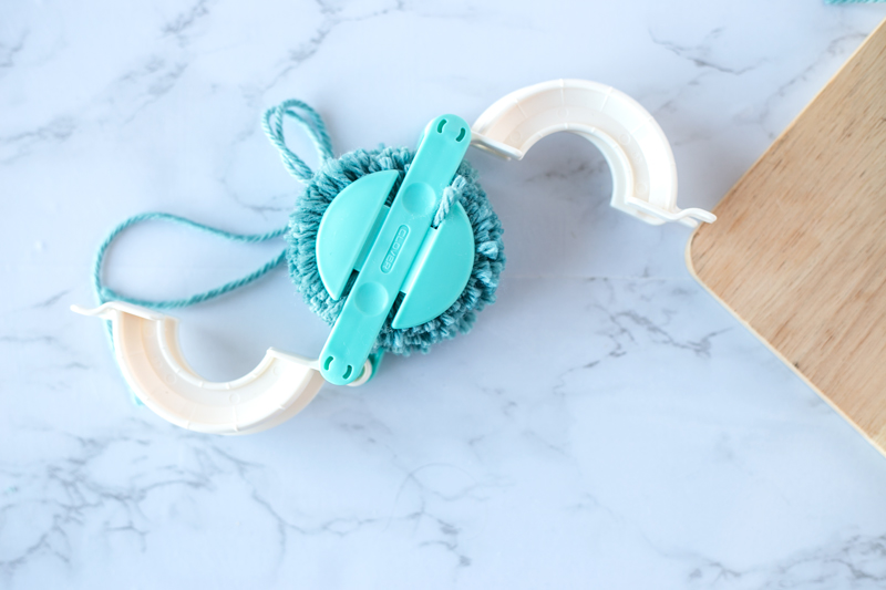 how to create yarn pom poms